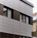 property management Figura 9 - La facciata del corpo basso dell’edificio rivestita da pannelli di Alucobond..jpg property management Figura 9 - La facciata del corpo basso dell’edificio rivestita da pannelli di Alucobond..jpg